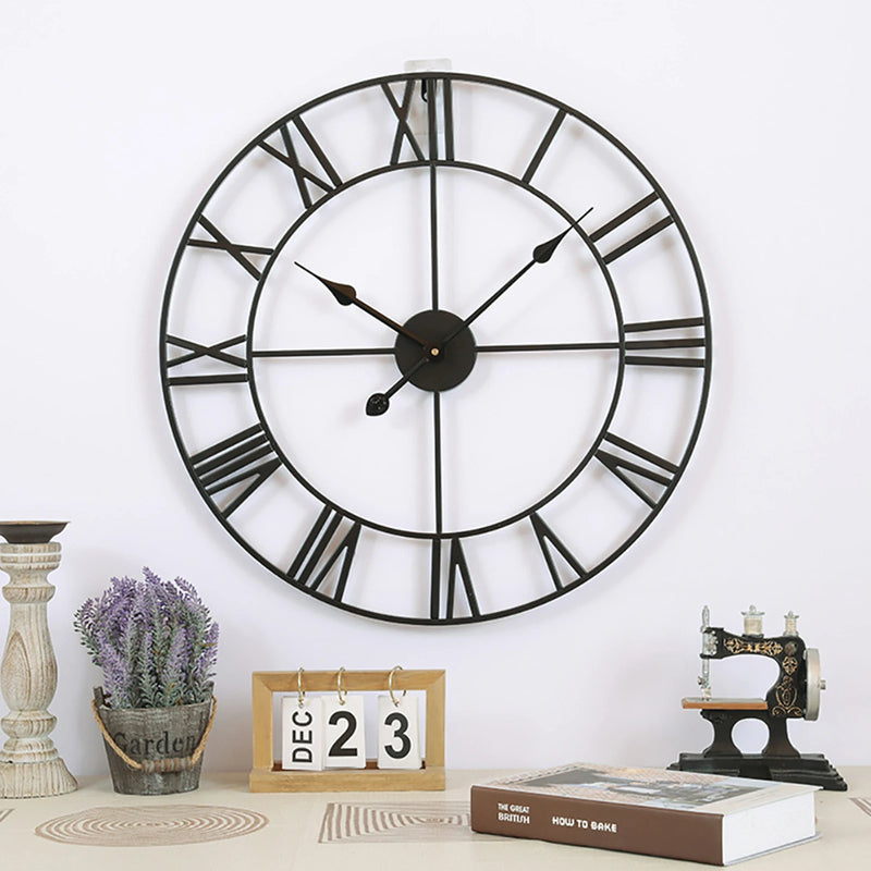 horloge murale vintage en métal silencieuse avec chiffres romains