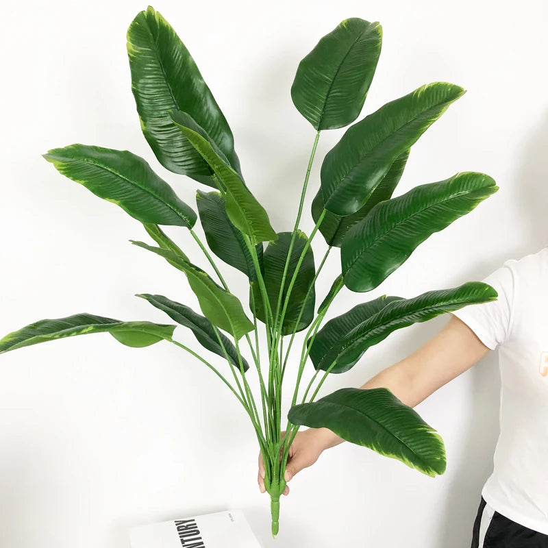 plantes artificielles strelitzia et monstera pour décoration tropicale