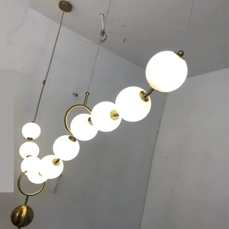 lustre à led en chaîne de boules en verre élégant et moderne