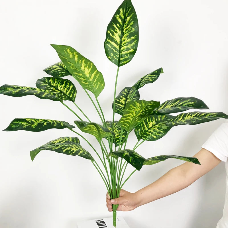 plantes artificielles strelitzia et monstera pour décoration tropicale