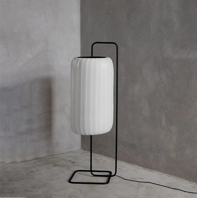 lampadaire en soie design artistique pour intérieur moderne