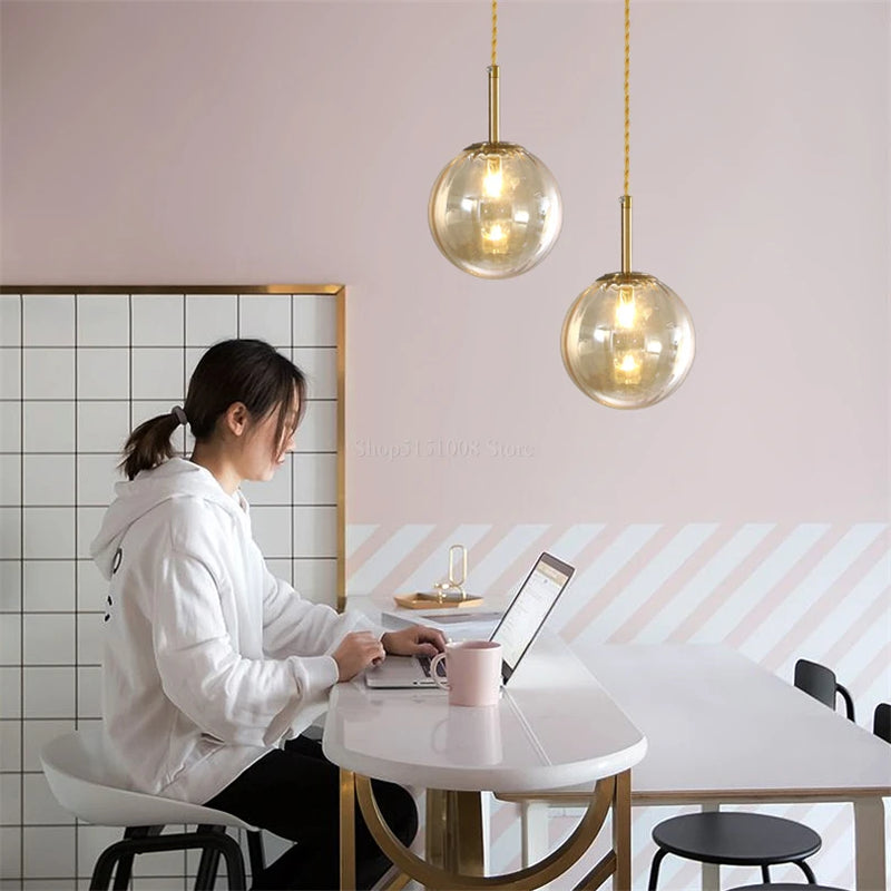 suspension LED en verre design moderne simpliste