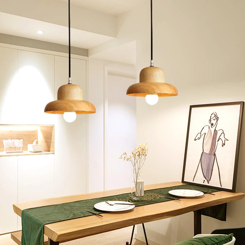 suspension LED en bois massif design nordique pour restaurant ou bar