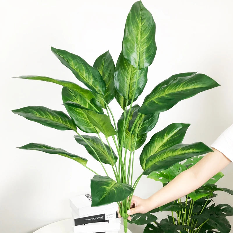 plantes artificielles strelitzia et monstera pour décoration tropicale