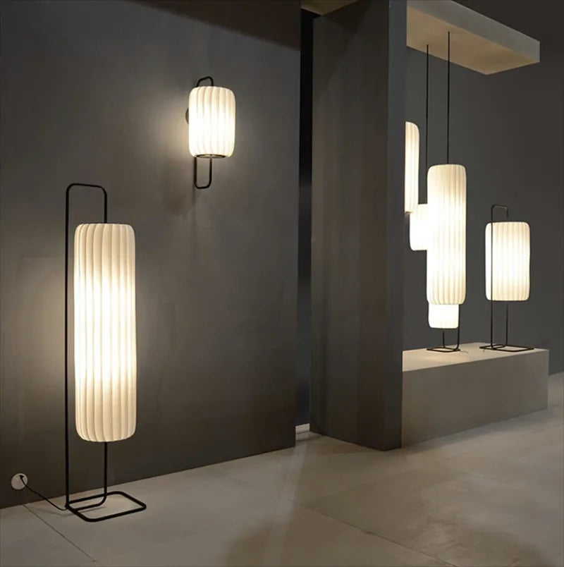 lampadaire en soie design artistique pour intérieur moderne