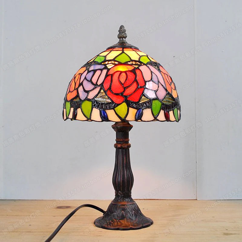 lampe à poser en verre style tiffany avec fleurs décoratives