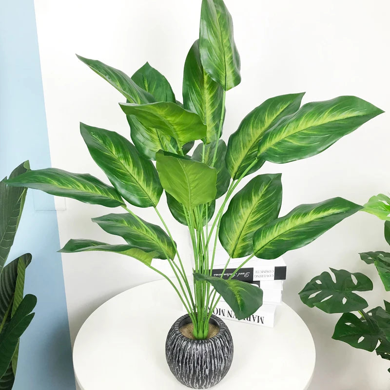 plantes artificielles strelitzia et monstera pour décoration tropicale