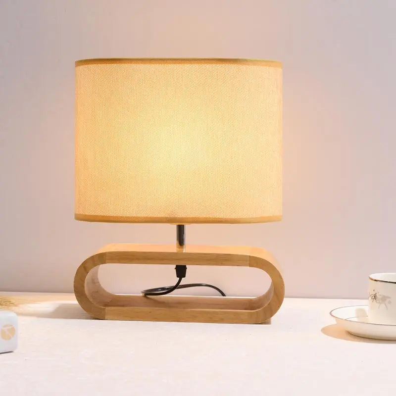 lampe à poser moderne en bois avec abat-jour tissu décoratif