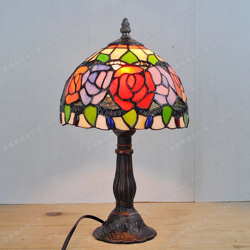 lampe à poser en verre style tiffany avec fleurs décoratives