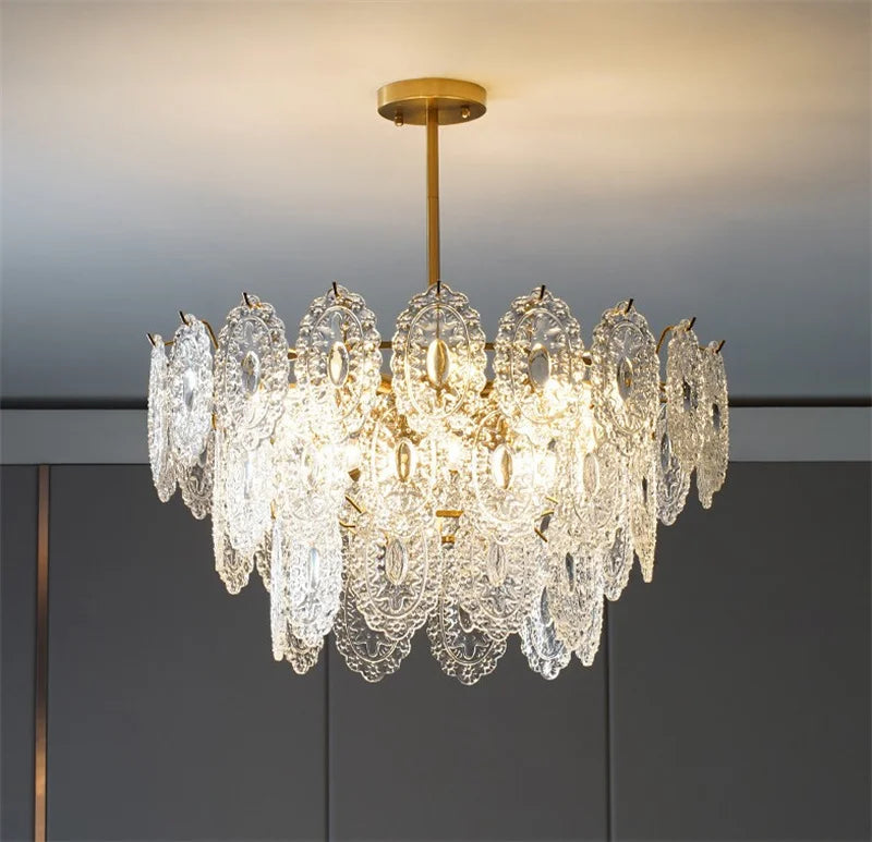 lustre en cristal moderne design luxe pour une ambiance élégante