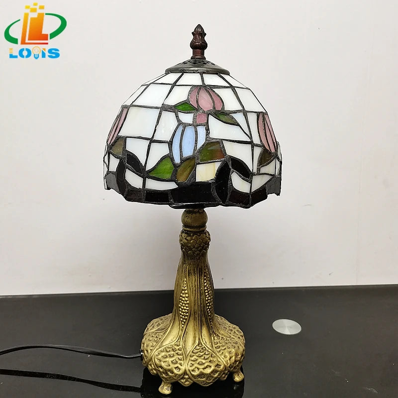 lampe de table style tiffany en verre antique pour décoration intérieure