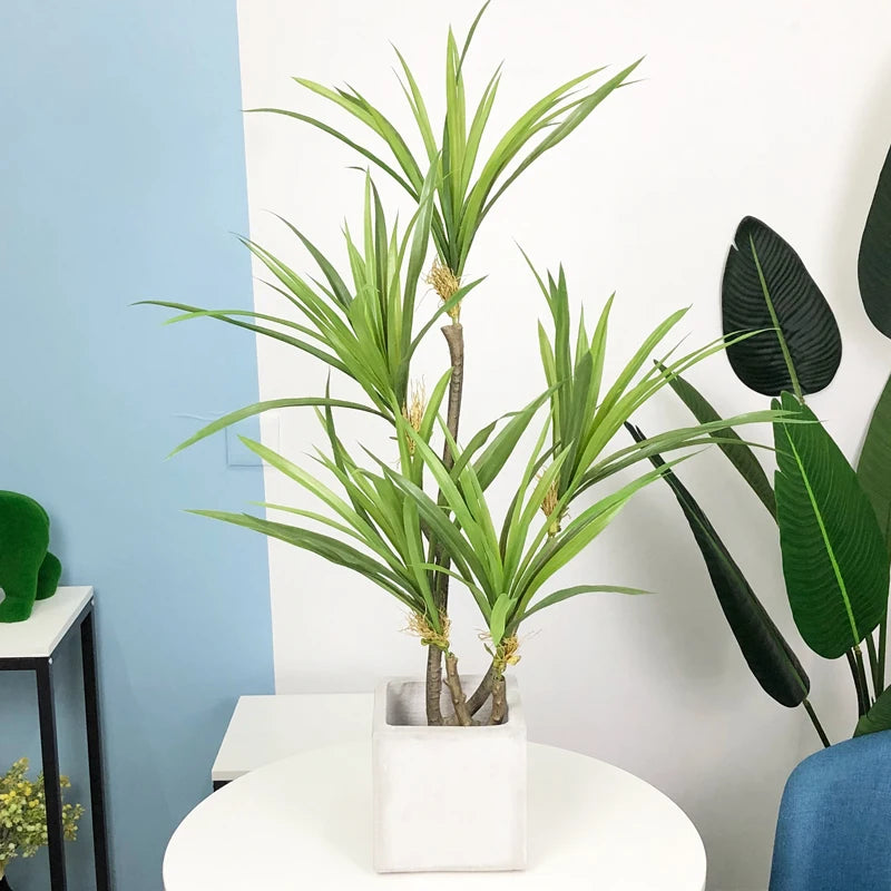 arbre tropical en plastique avec grandes branches pour décoration intérieure