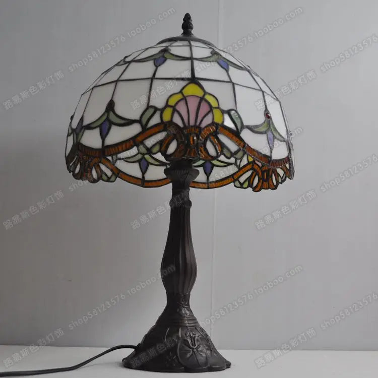 lampe de chevet tiffany style baroque en verre soudé avec base en métal