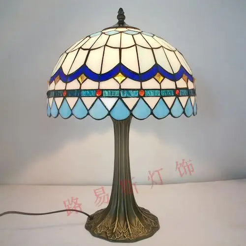 lampe de chevet style tiffany en lucite pour intérieur moderne