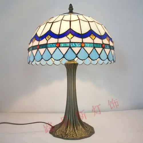 lampe de chevet style tiffany en lucite pour intérieur moderne