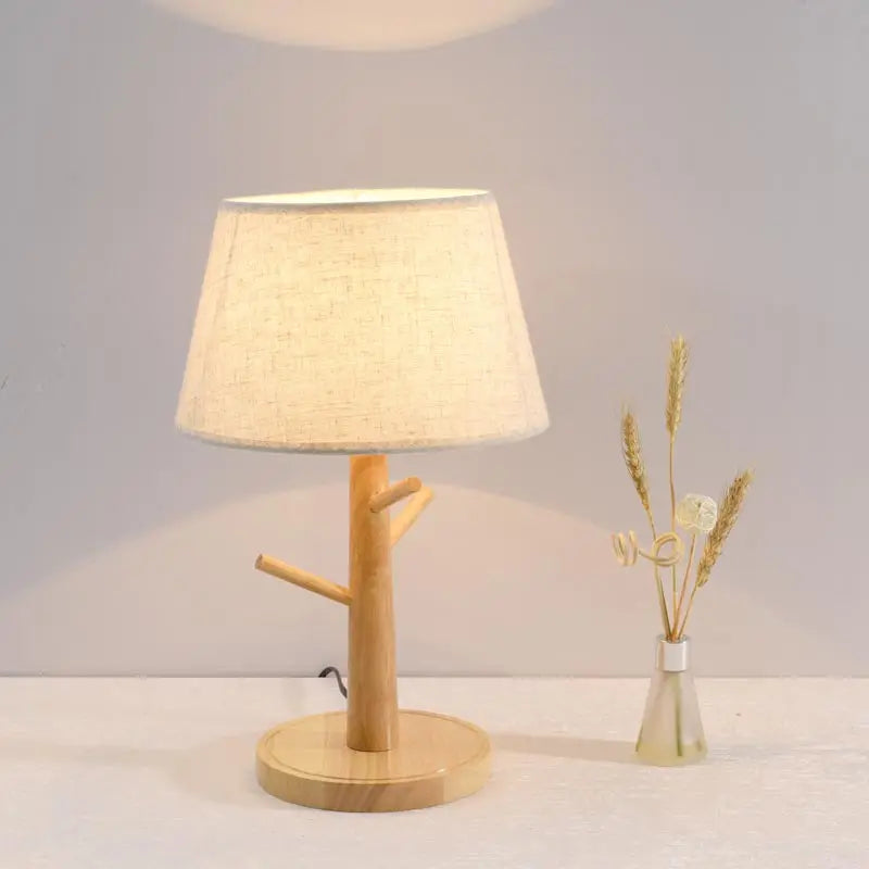 lampe à poser moderne en bois avec abat-jour tissu décoratif