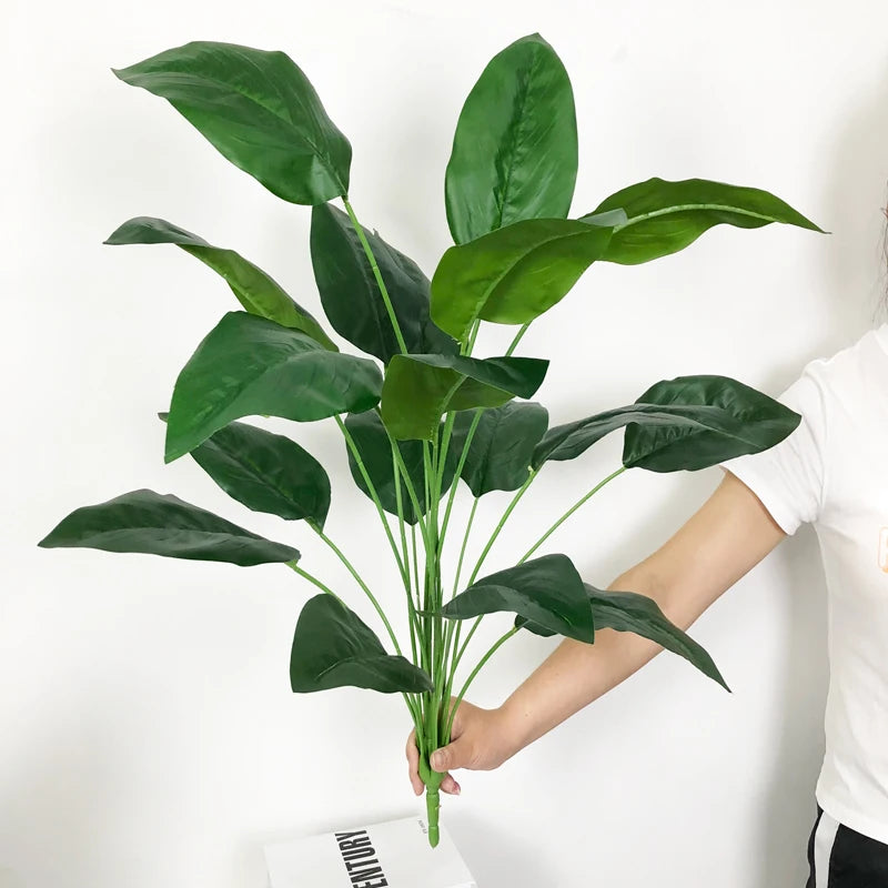 plantes artificielles strelitzia et monstera pour décoration tropicale