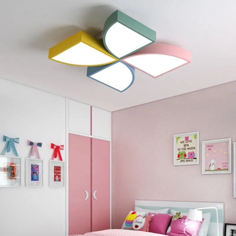 plafonnier moderne design pour chambre d'enfants lumineux et coloré