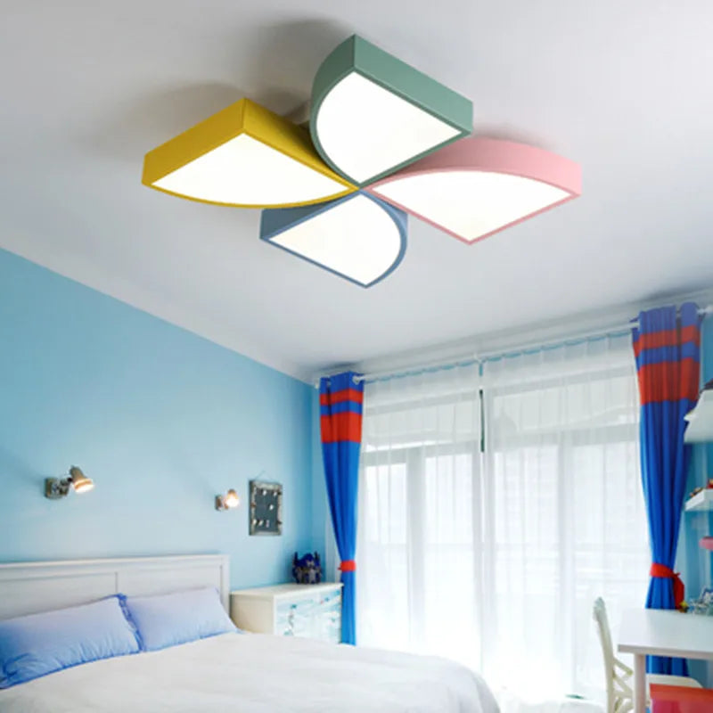 plafonnier moderne design pour chambre d'enfants lumineux et coloré