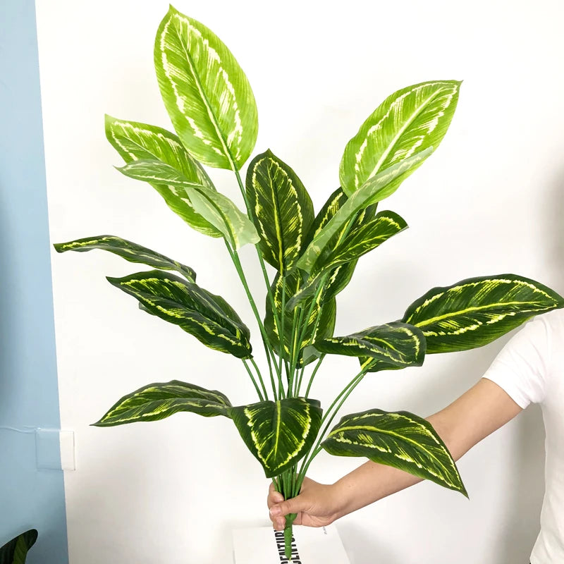 plantes artificielles strelitzia et monstera pour décoration tropicale