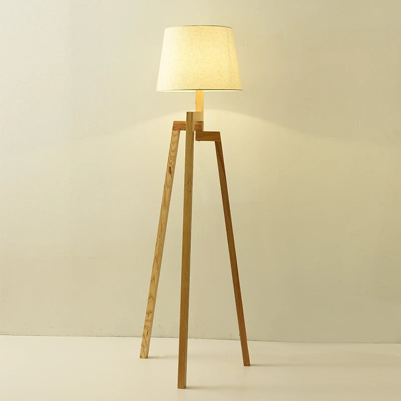 lampadaire nordique en bois design créatif à trois pieds