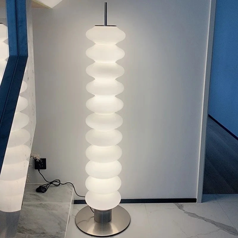 lampadaire design léger pour éclairage intérieur moderne