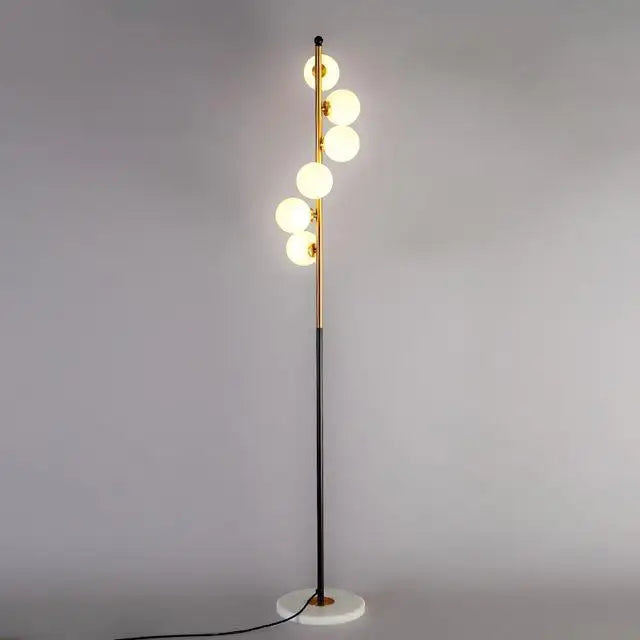 (16mai) Lampadaire moderne LED barre dorée avec globes en verre Inti