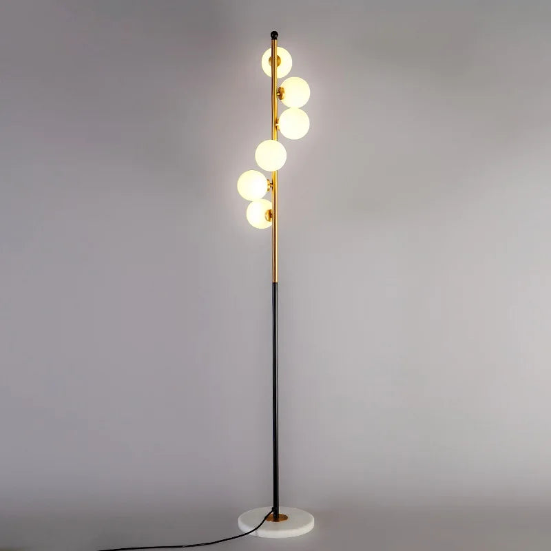 (16mai) Lampadaire moderne LED barre dorée avec globes en verre Inti