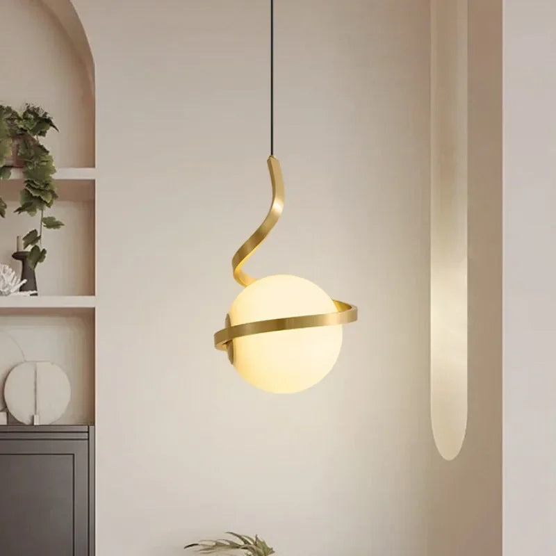 lustre en laiton design moderne pour décoration intérieure élégante