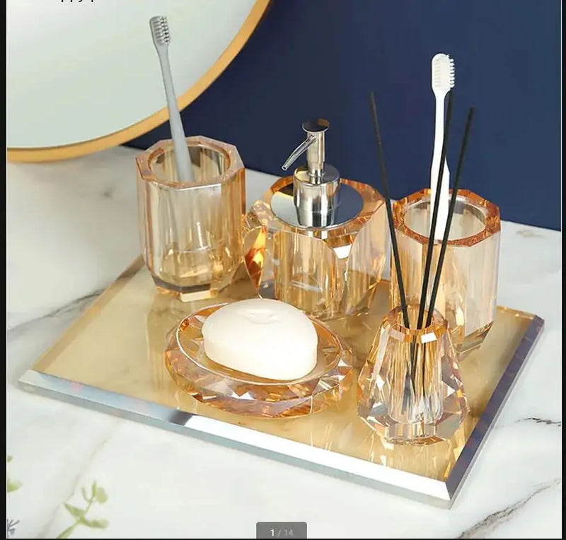 ensemble de produits de toilette en cristal et verre