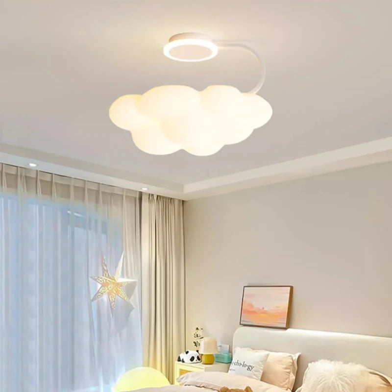 lustre romantique nuages pour chambre enfant décoration nordique