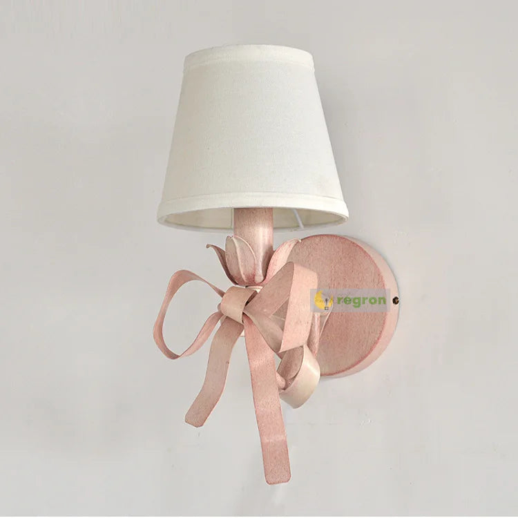 lustre en ruban rose pour chambre d'enfant élégante