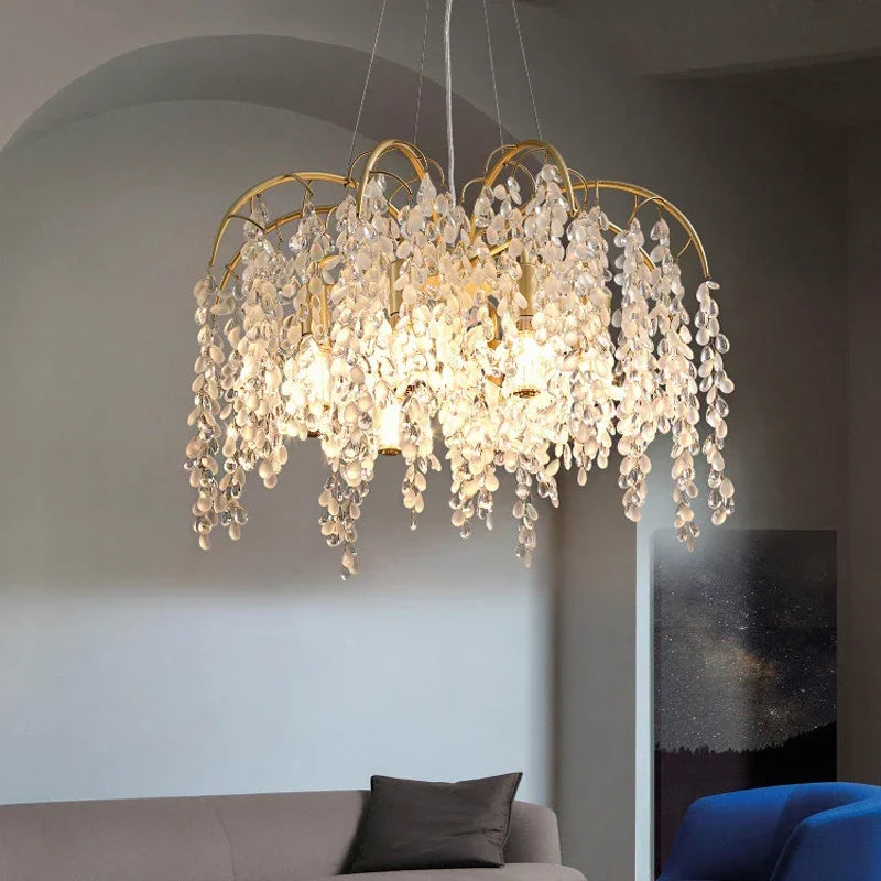 lustre en cristal doré pour un éclairage luxueux intérieur