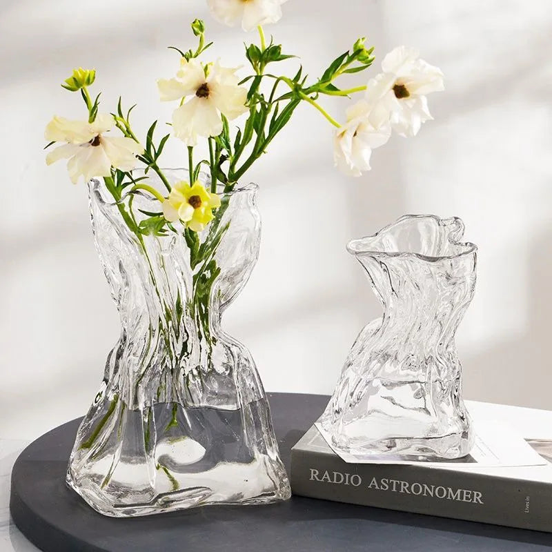 vase en verre transparent irrégulier pour décoration de table