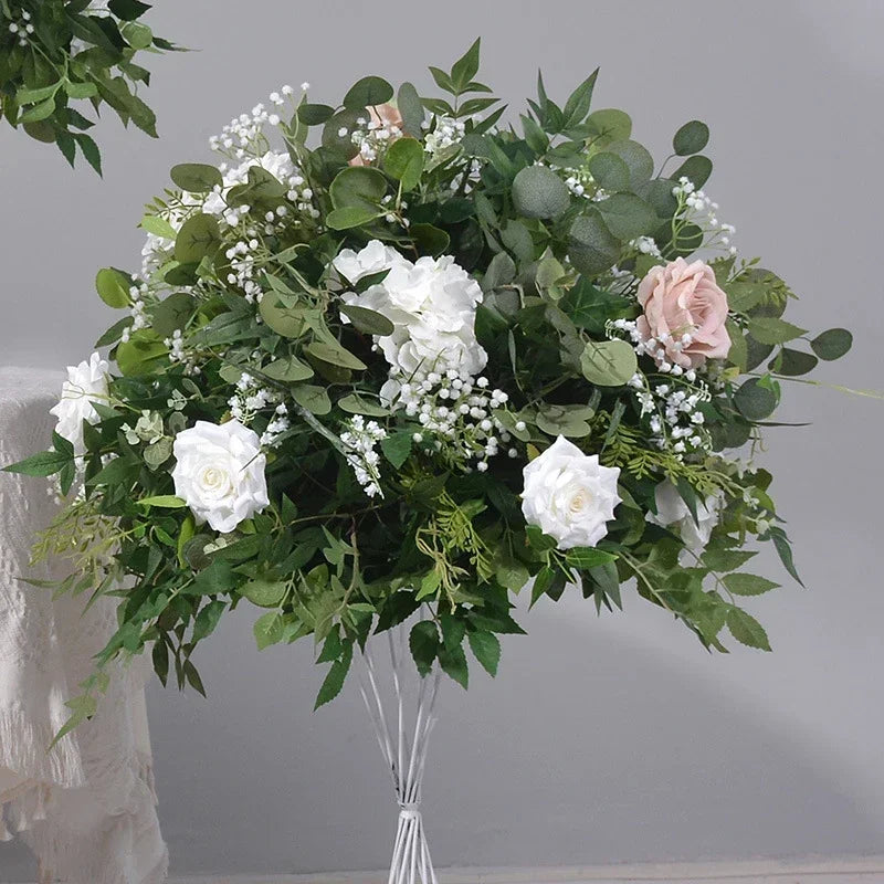 boule de fleurs artificielles arrangement de roses blanches décoration mariage