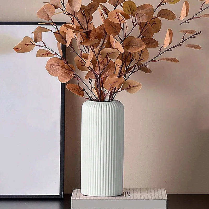 vase en plastique rayé pour arrangement floral décoratif