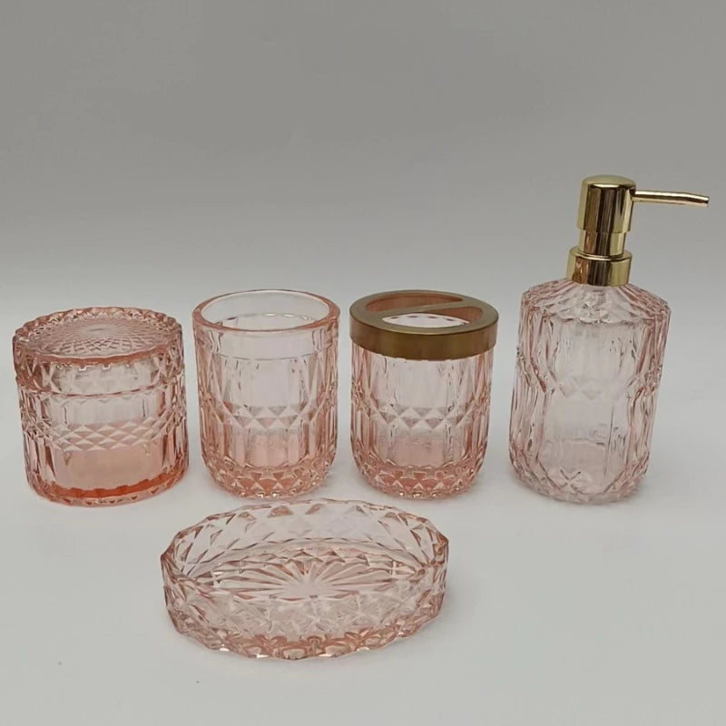 ensemble d'accessoires en verre pour salle de bain d'hôtel