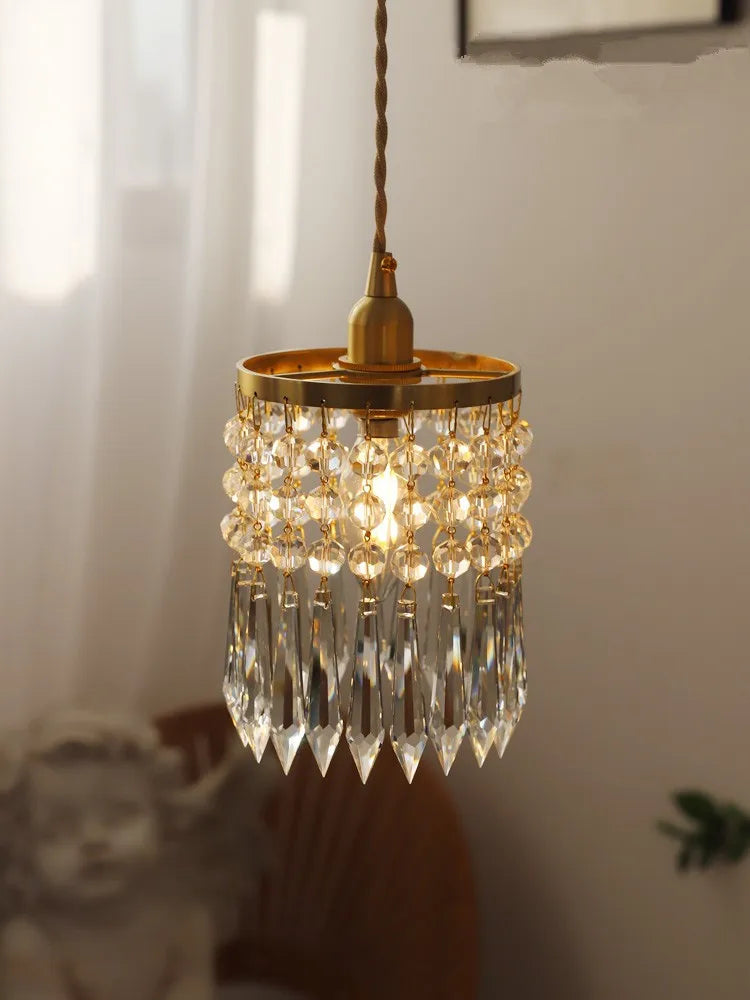 lustre romantique cristal français pour intérieur élégant et raffiné