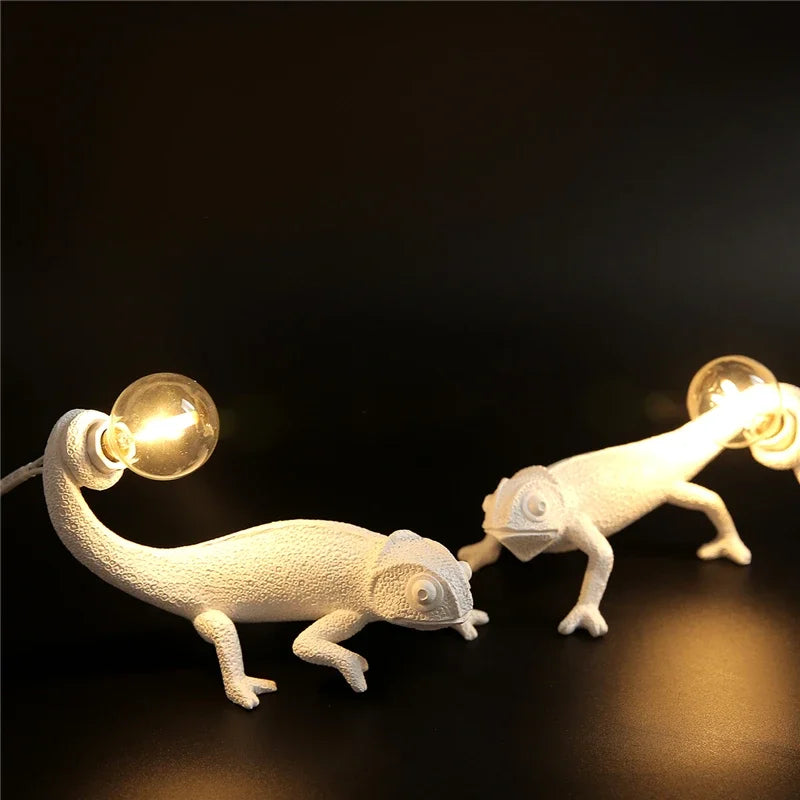 lampe de bureau lézard caméléon moderne et ludique en résine