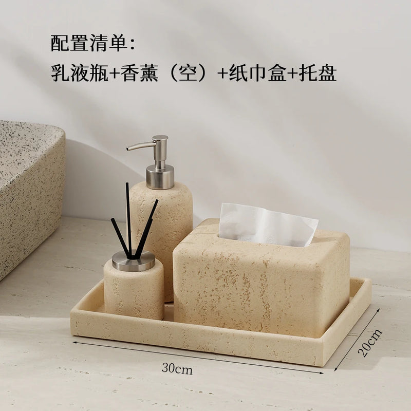 bouteille de désinfectant et accessoires de salle de bain luxe