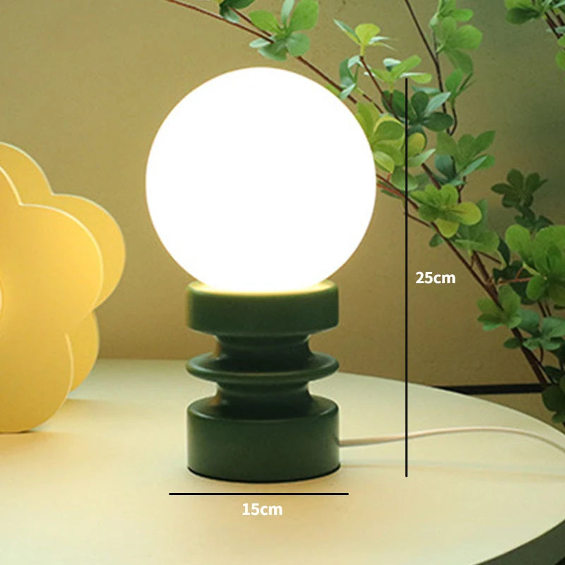 lampe à poser design en verre pour une ambiance chaleureuse