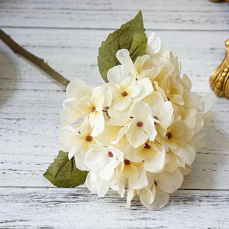 bouquet d'hortensias en soie pour décoration intérieure et mariage