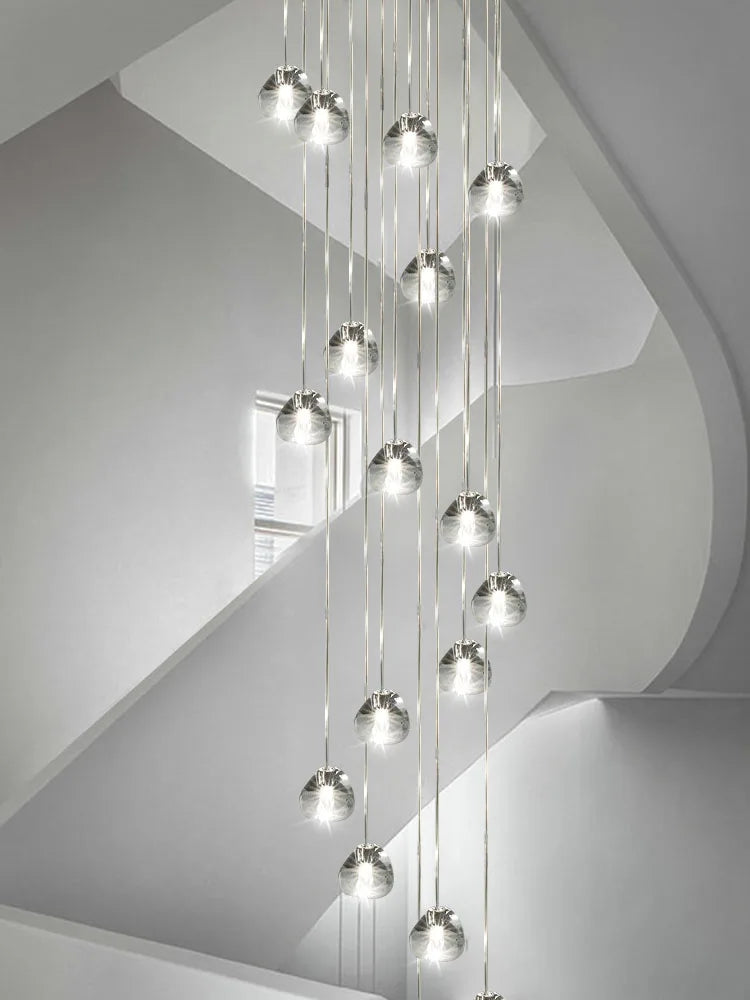 lustre en cristal design luxe pour éclairage moderne escalier colimaçon