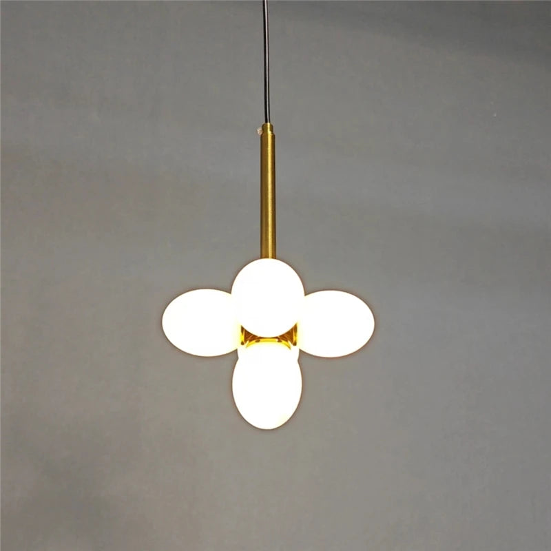 lustre minimaliste en verre design moderne pour intérieur élégant