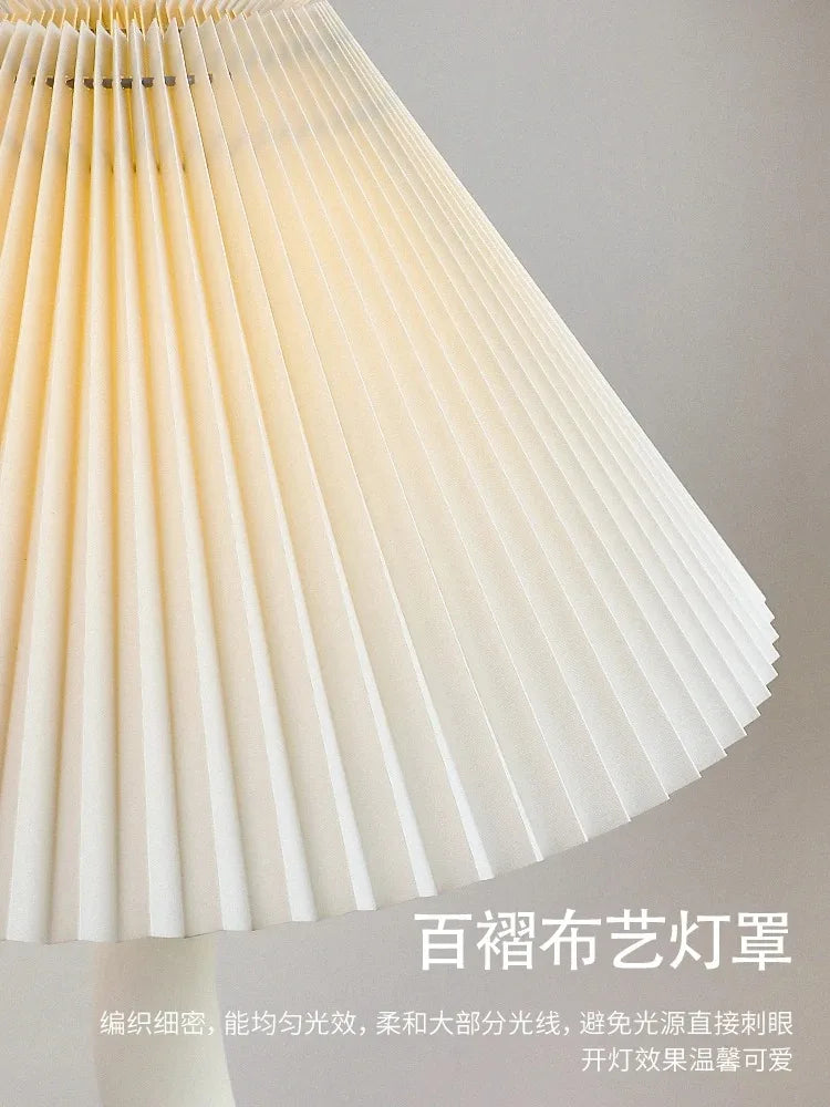 lampadaire design en résine LED pour ambiance moderne