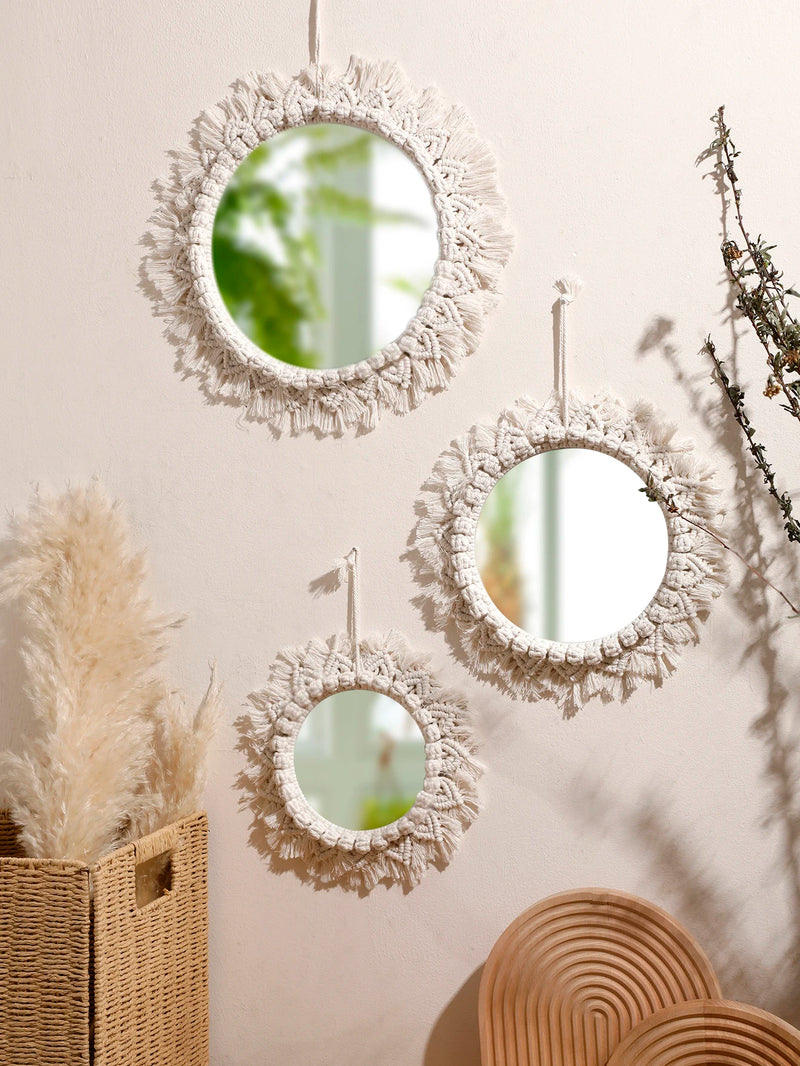 miroir suspendu en macramé décoratif avec pompons tissés