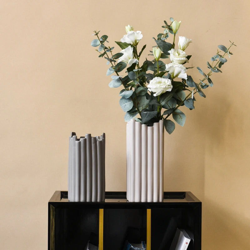 vase en céramique nordique design minimaliste pour arrangements floraux