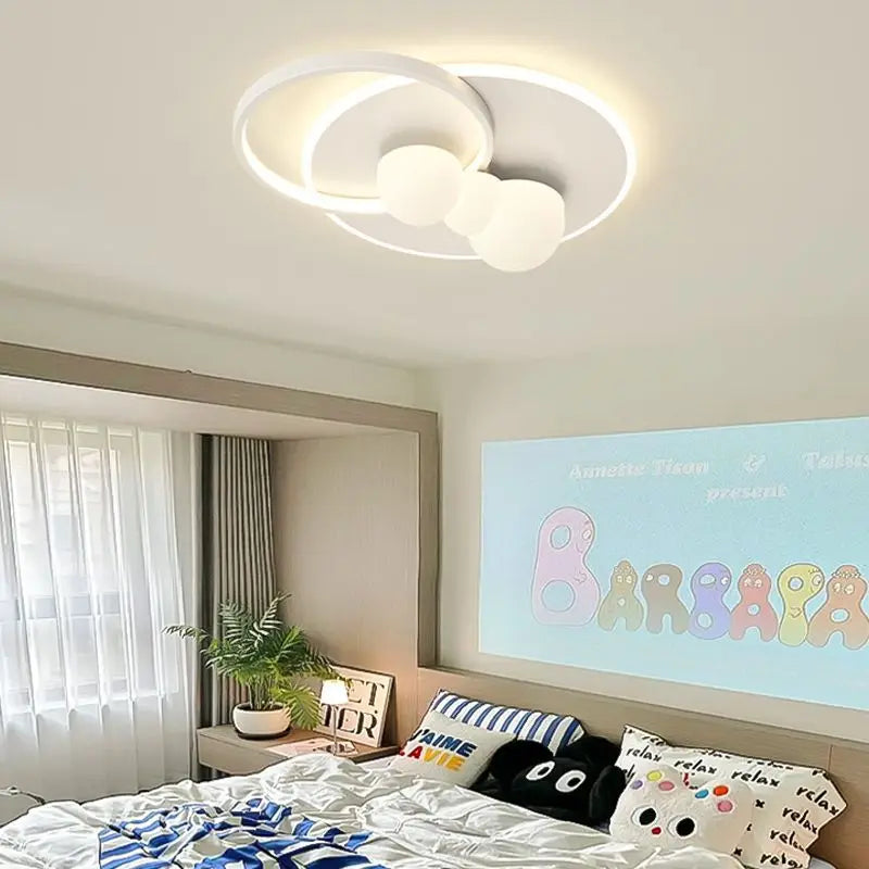 plafonnier minimaliste avec bulle suspendue et lustre en nuage