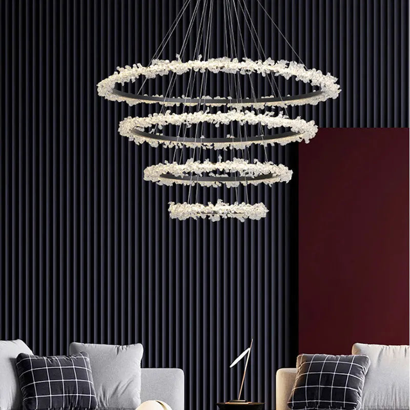 lustre en cristal de luxe avec anneau doré lumineux et élégant