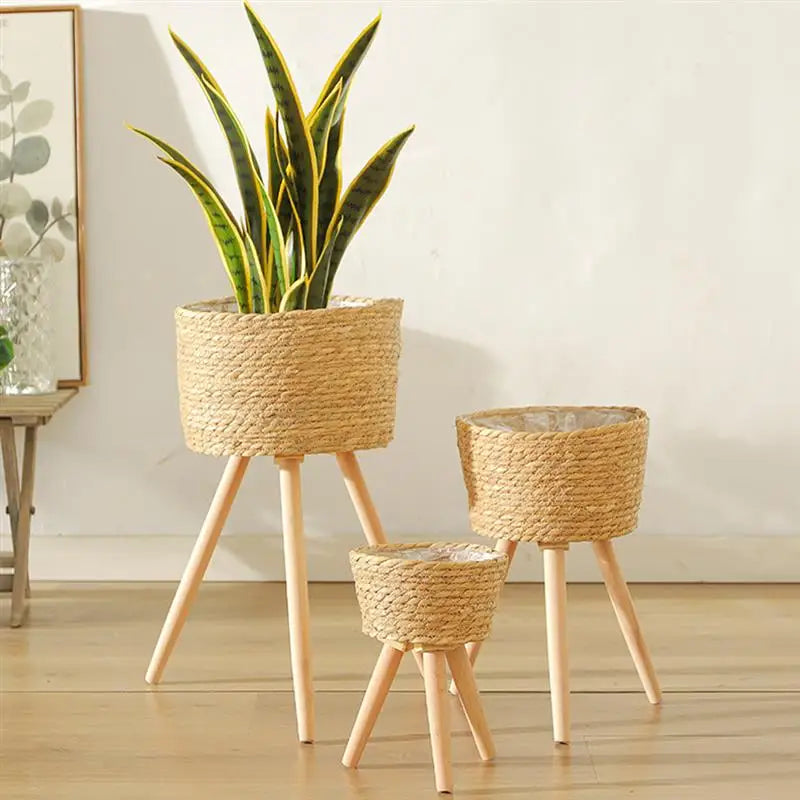 panier de fleurs en bois tressé sur pieds décoratif